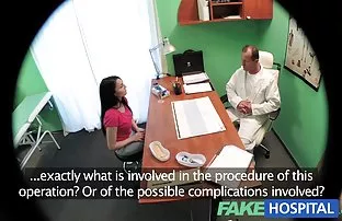 Frau fickt in Anal m ...