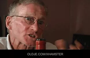 Enkelin in Strümpfen ...